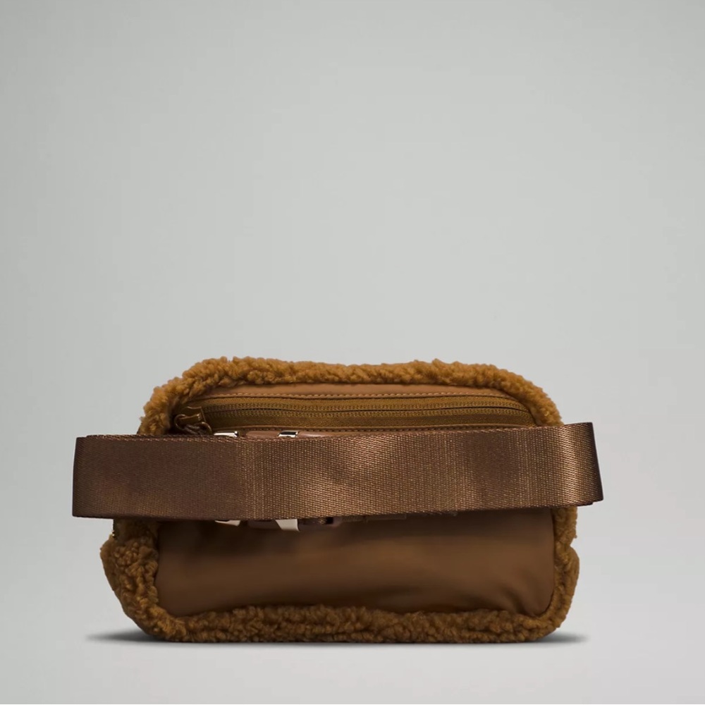 FIRM! lululemon Fleece Everywhere Belt Bag 1L (Brown) - Picture 4 of 11